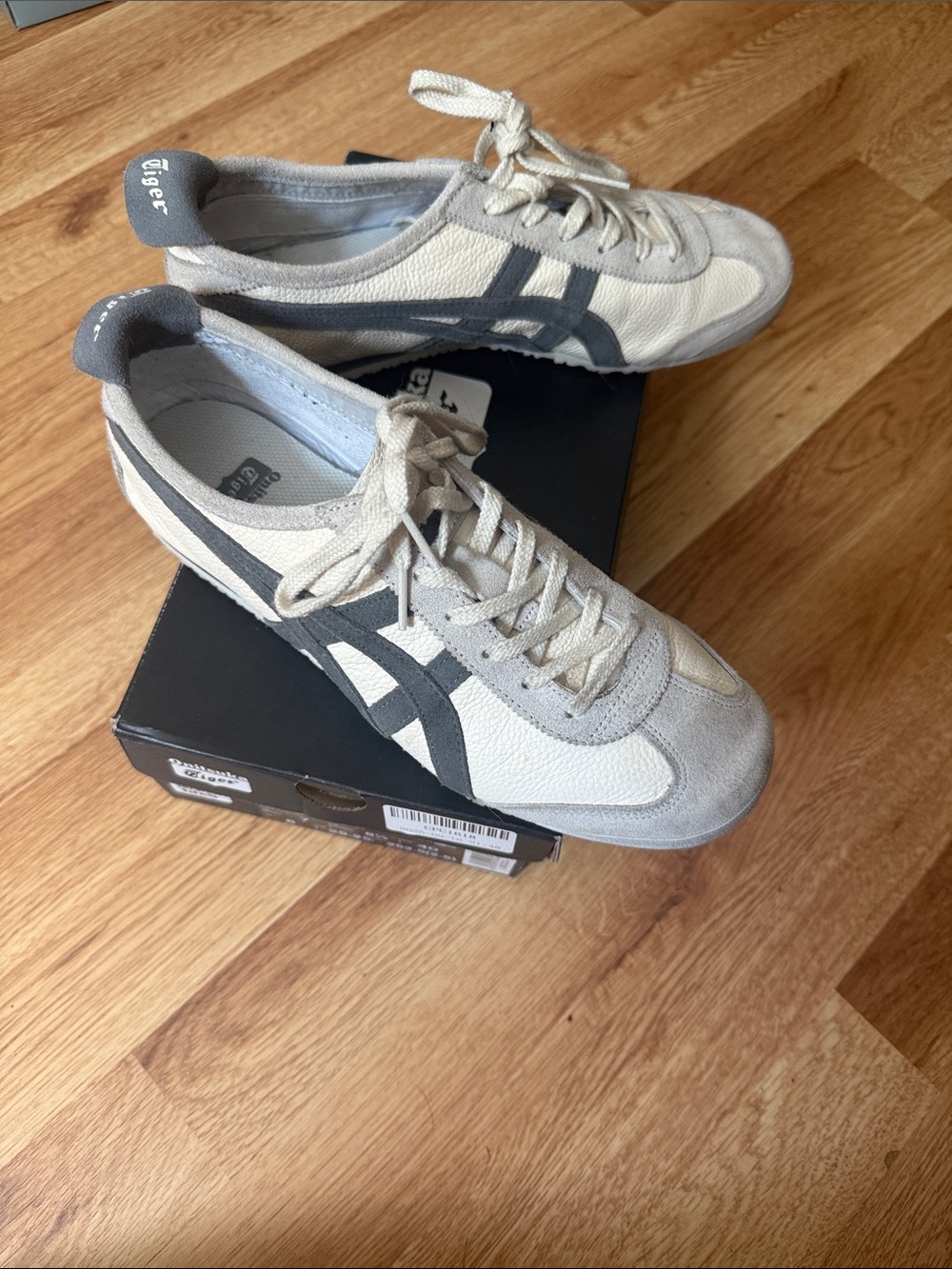 Onitsuka Tiger Cream/Metropolis